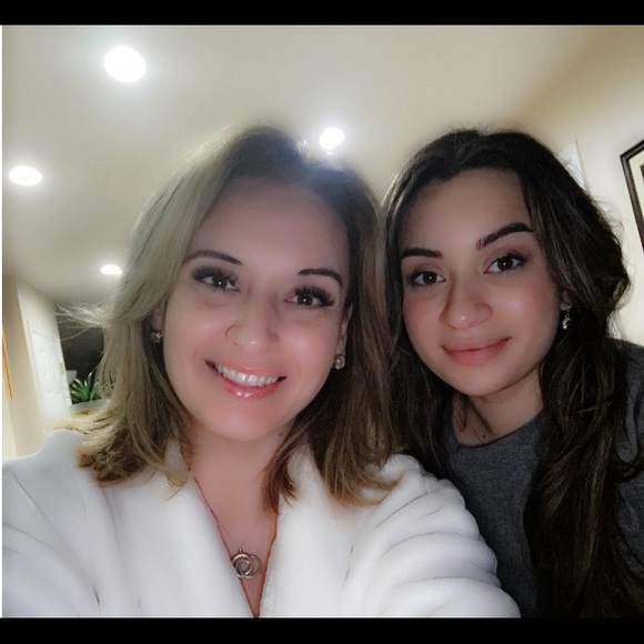 Meet your Posher, Kimberly - Picture 4 of 5